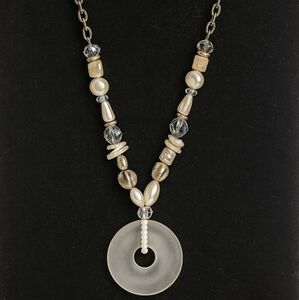Lucite Disc & Pearl Beaded Pendant Necklace – 28” Silver Tone Chain